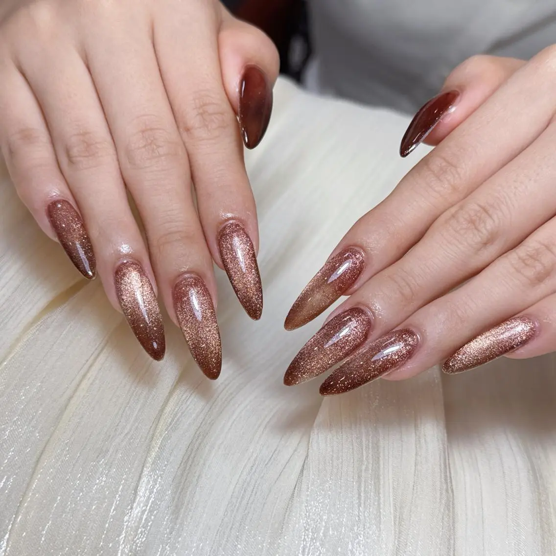 ネイル アートネイル オーロラネイル ガーリー キラキラネイル 韓国ネイル ハンドネイル Una NAILMANAMIのネイルデザイン
