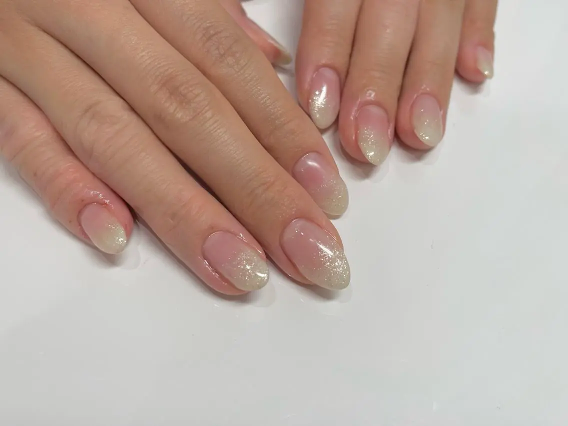 ネイル グラデーション ラメ(グリッター) ラメグラデーション ホワイト riri-nail Rie Endoのネイルデザイン