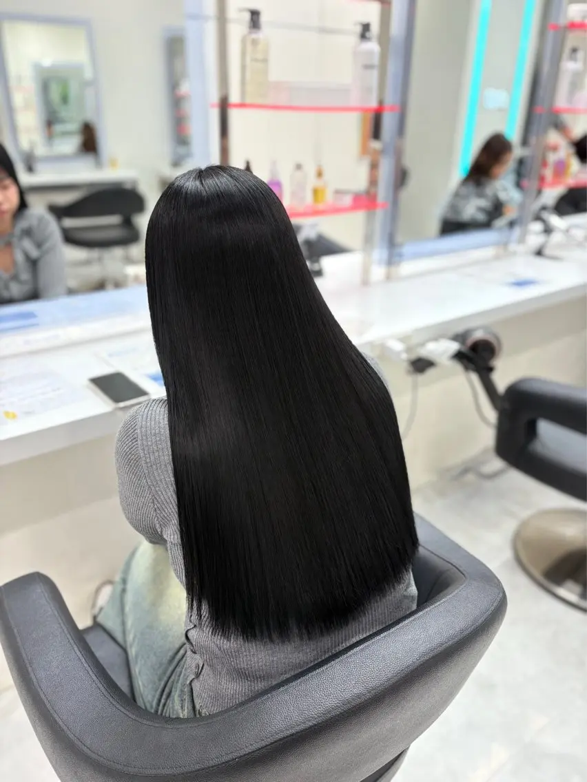 ロング カラー カット ヘアカラー 縮毛矯正 🎀RIN🎀 縮毛矯正🩶暗髪のヘアスタイル