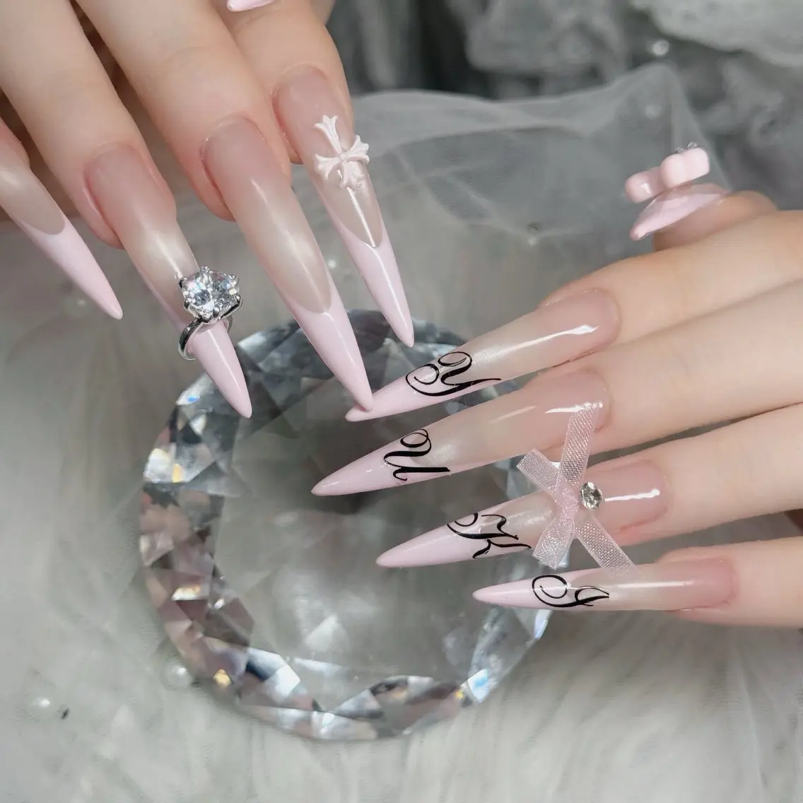 ネイル フットネイル フレンチネイル グラデーション 韓国ネイル ロングネイル ハンドネイル Hot Nail Salonのネイルデザイン