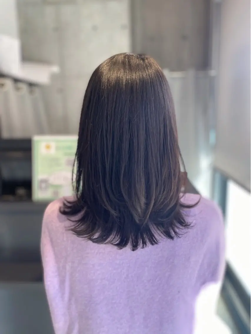 ミディアム 根本 真奈のヘアスタイル