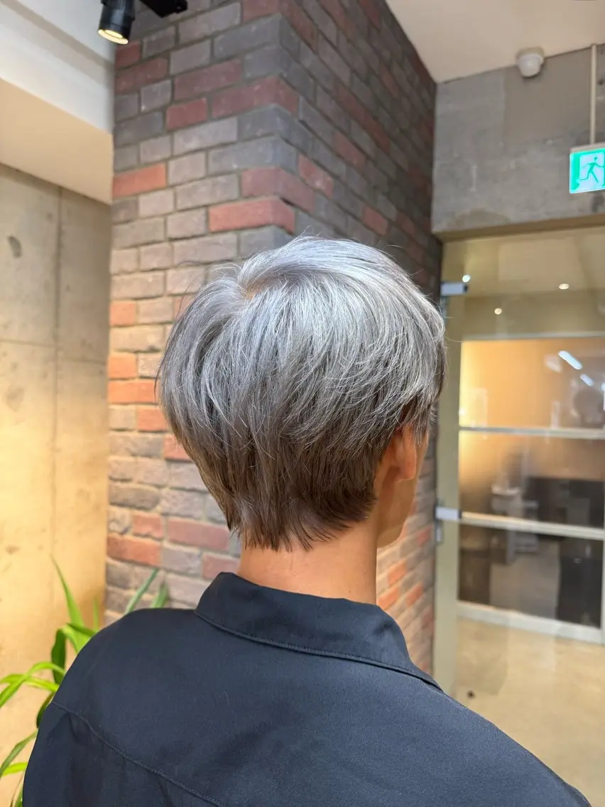 ショート カラー メンズ メンズブリーチ ブリーチ シルバー ヘアカラー 吉川 慶斗のヘアスタイル
