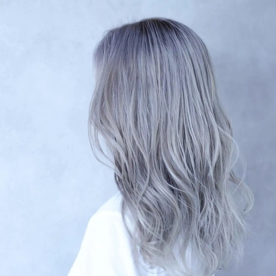 ロング カラー ヘアアレンジ グレージュ シルバー シルバーグレージュ looker ルーカーのヘアスタイル