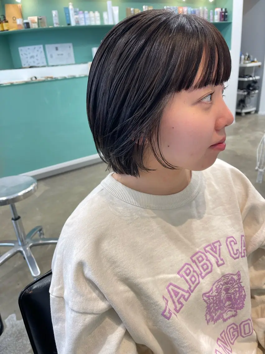 ショート カラー カット ヘアカラー トリートメント 💓パーマ，💗 レイヤーカットのヘアスタイル
