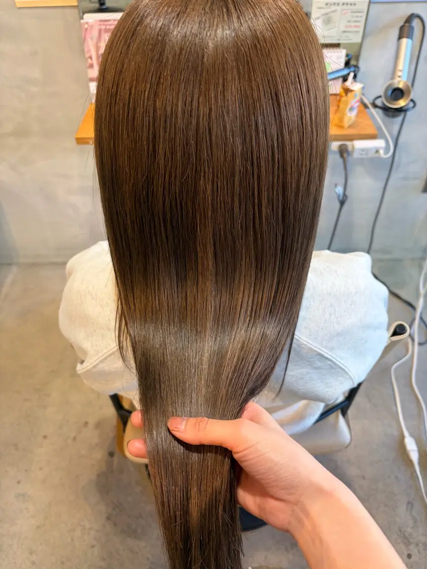 ロング カラー ベージュカラー ブリーチ ミルクティーベージュ momoka 女性限定のヘアスタイル