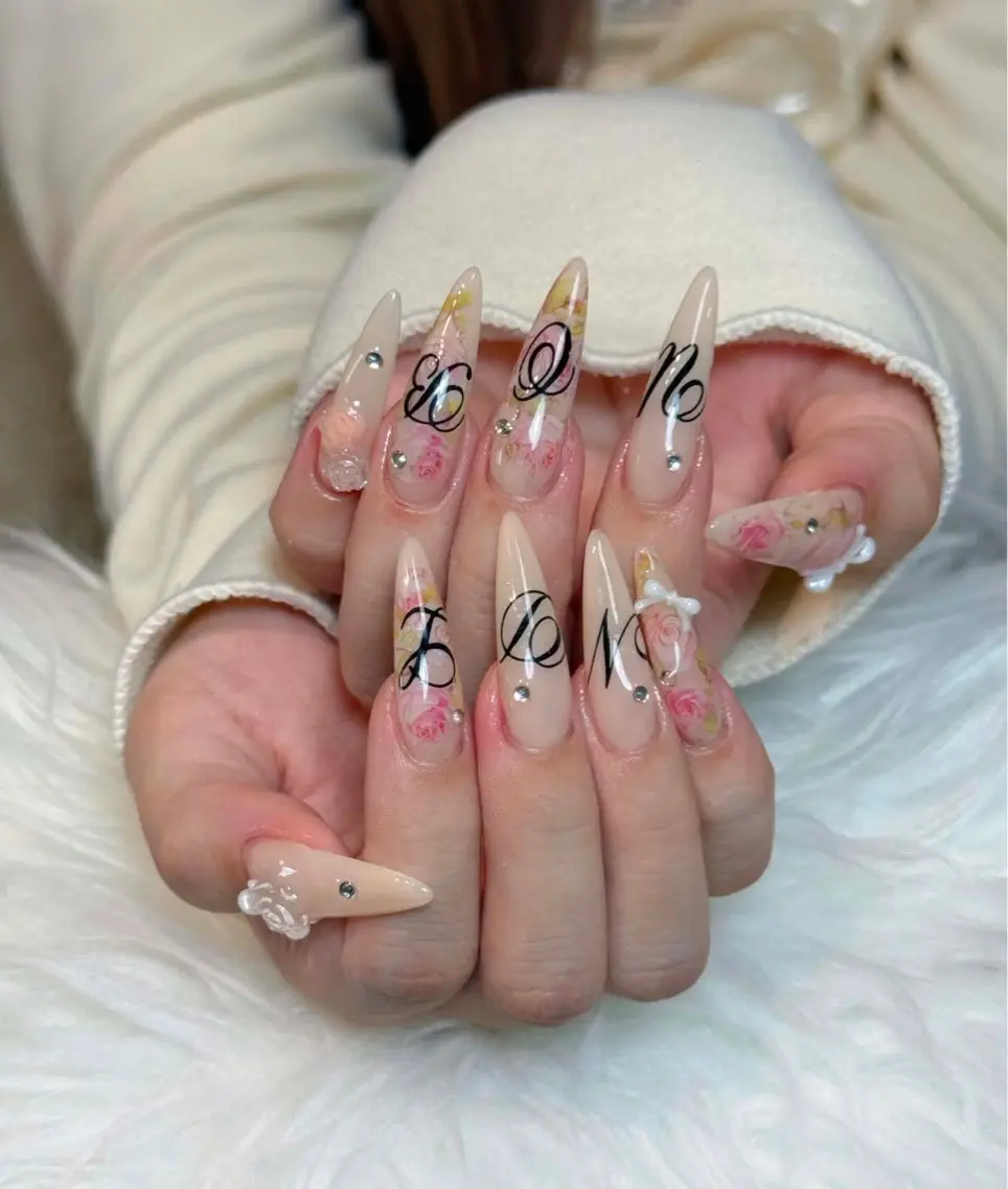 ネイル チークネイル ドット フレンチネイル グラデーション ハート ハンドネイル ハンドケア Eli Muse 新宿ネイルのネイルデザイン