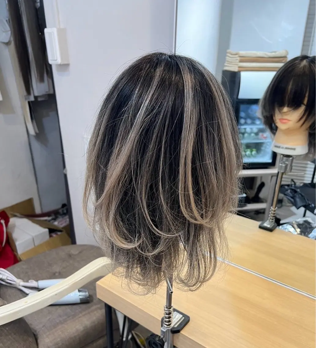 ミディアム カラー バレイヤージュ ベージュカラー ホワイトベージュ レイヤーカット 指名数No.1 /NAOYAのヘアスタイル
