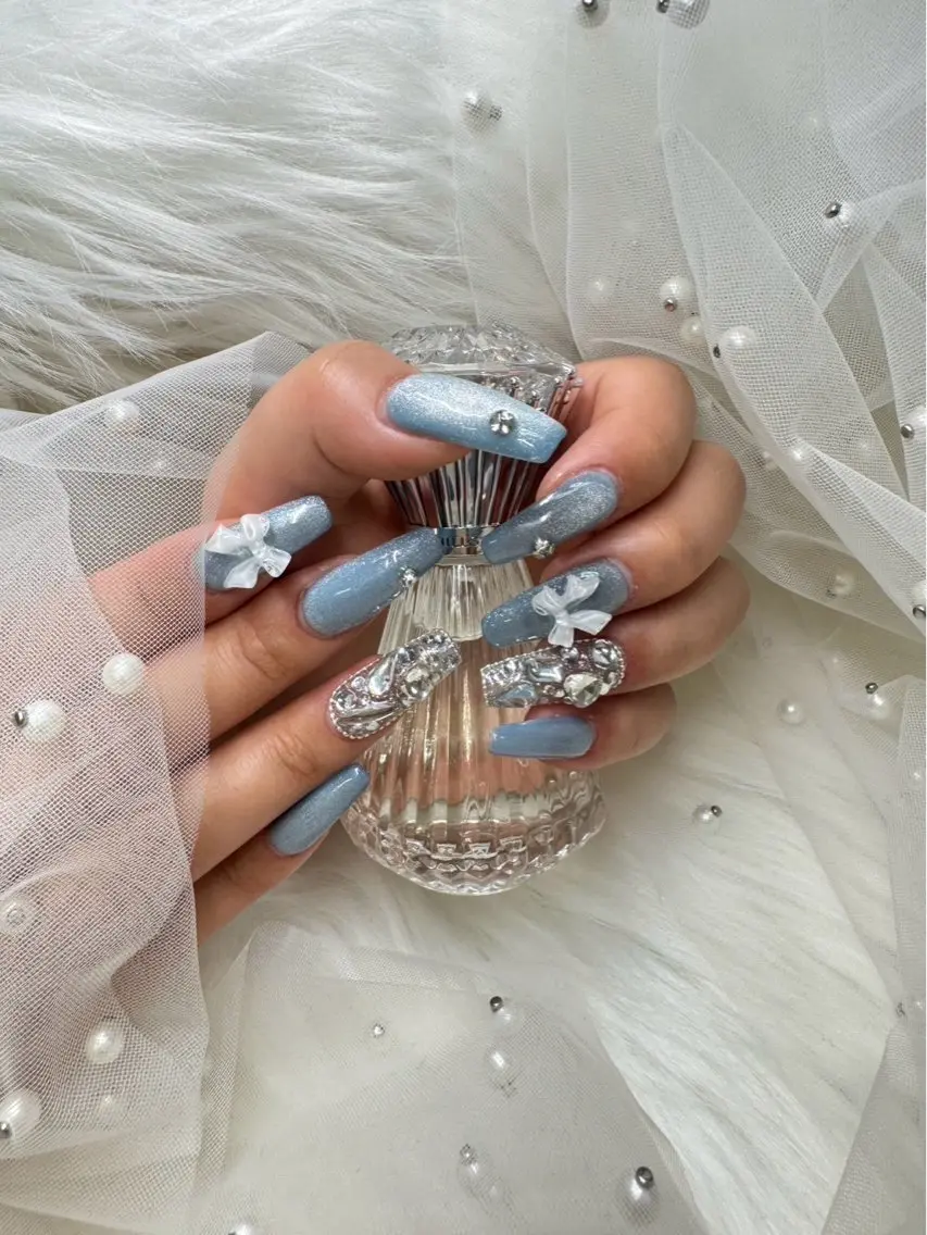 ネイル 成人式 フレンチネイル ジェルネイル キラキラネイル マグネットネイル ハンドネイル Queeens nailのネイルデザイン
