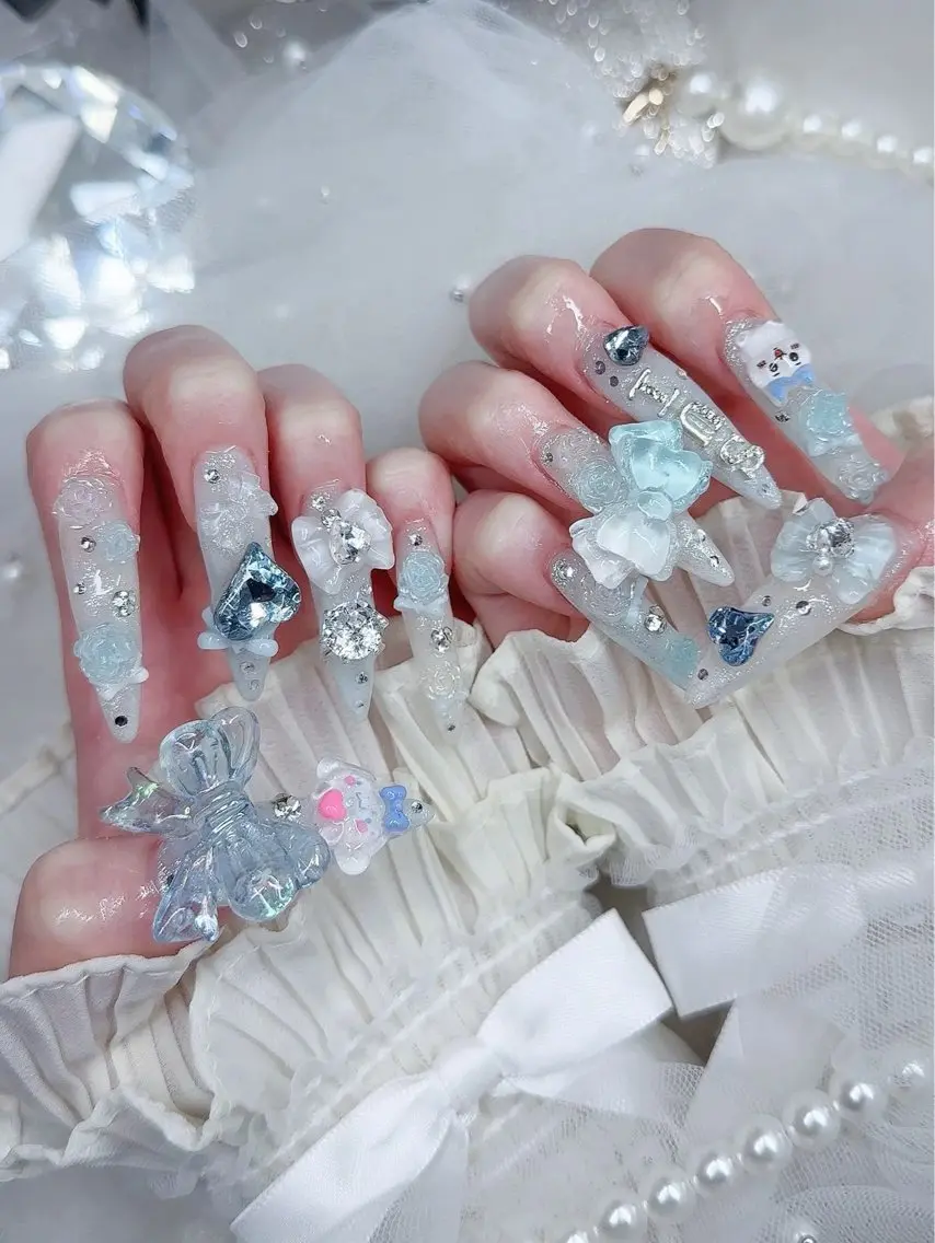 ネイル チークネイル ドット フットネイル フレンチネイル グラデーション ハンドネイル ハンドケア Nihonthy Nail 新宿のネイルデザイン