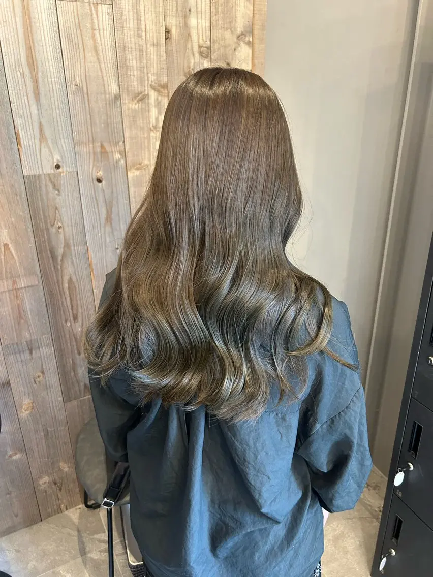 ロング カラー グレージュ オリーブグレージュ オリーブグレー カット ヘアカラー トリートメント 艶髪/髪質改善 yukaのヘアスタイル