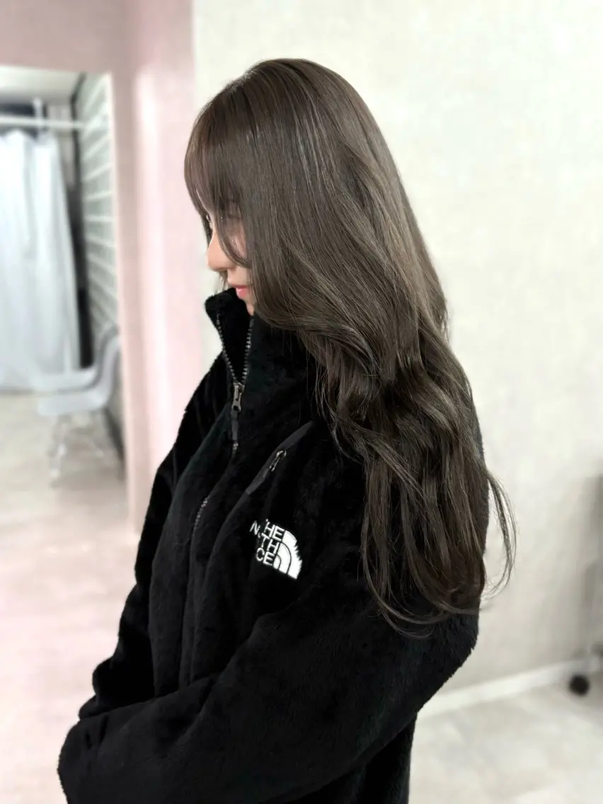 ロング カラー グレージュ カット ヘアカラー 盛れる顔まわり✨🎀 レイヤー別所好葉のヘアスタイル