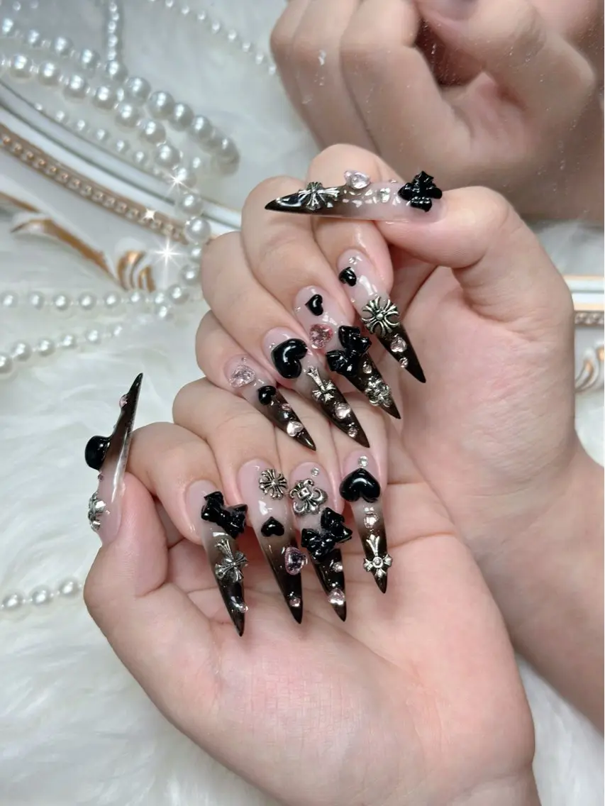 ネイル チークネイル ドット フレンチネイル グラデーション ハート ハンドネイル ハンドケア Eli Muse 新宿ネイルのネイルデザイン