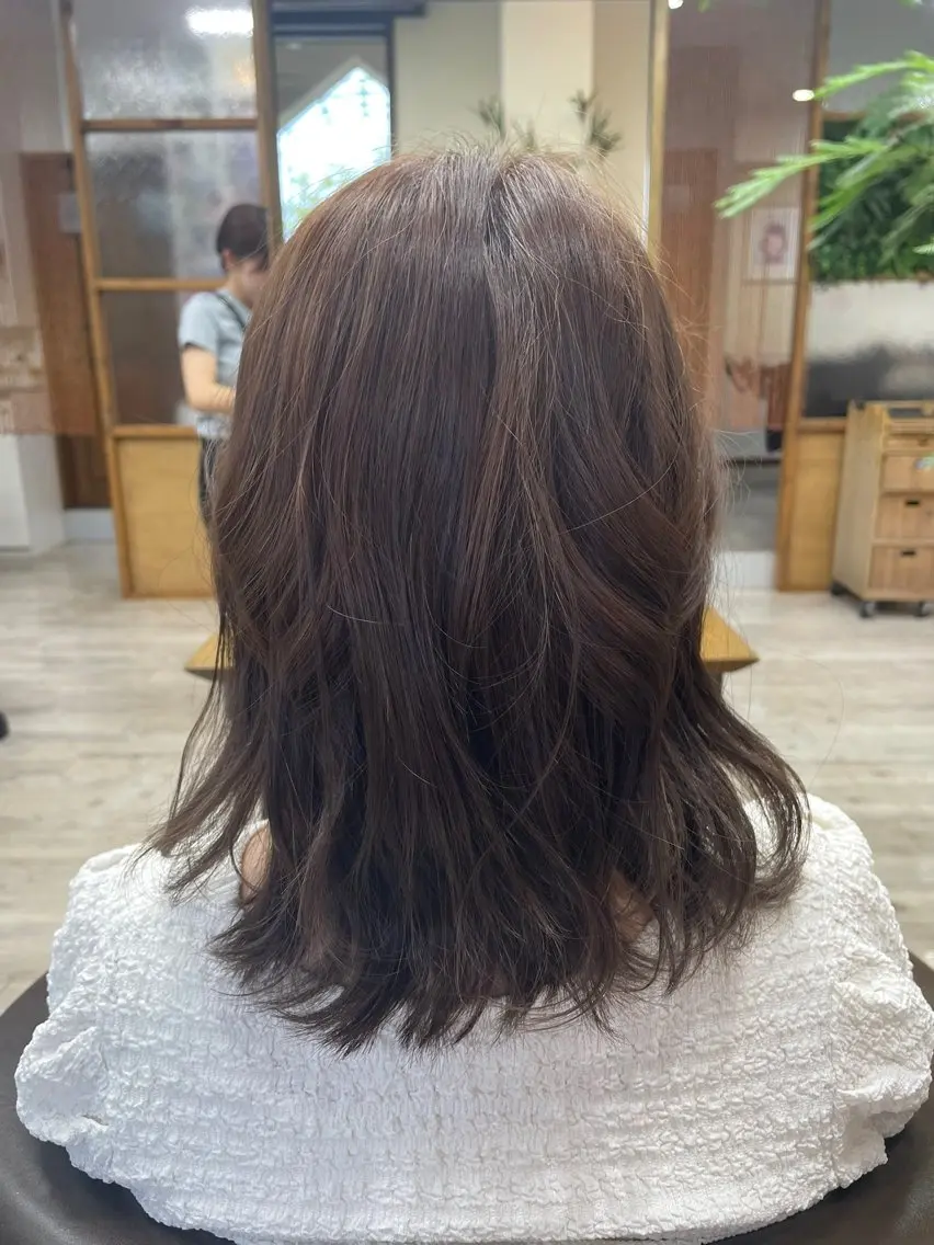ミディアム カラー ベージュカラー ブラウンカラー 小久保 涼子のヘアスタイル