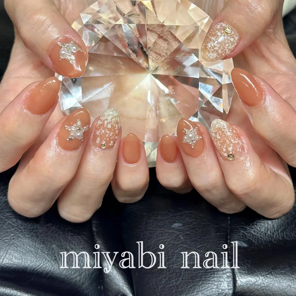 ネイル キラキラネイル 持ち込み オレンジ 春ネイル ホワイト miyabi nail 桂川駅近くのネイルデザイン