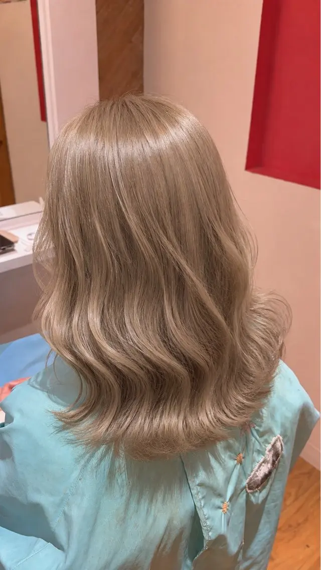 ミディアム カラー ヘアカラー 関 彩花のヘアスタイル