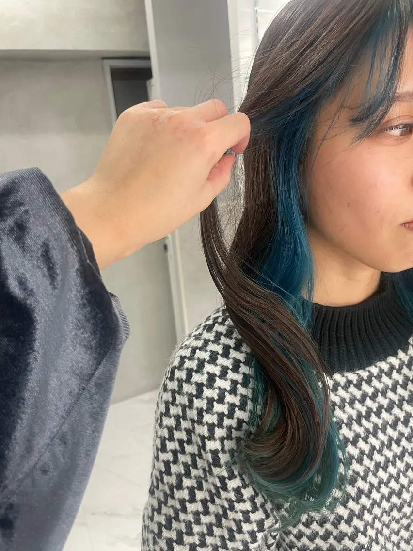 ロング カラー ブルーカラー グレージュ yuzuna ハイトーン 天神のヘアスタイル