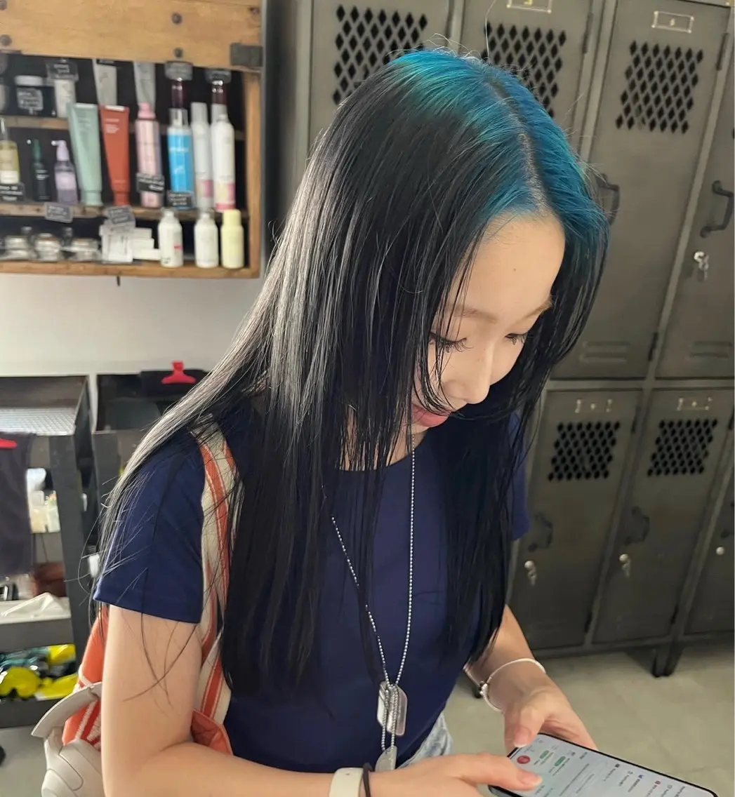 ロング カラー ブルーカラー デザインカラー カットモデル募集中 IKUMI🎀のヘアスタイル