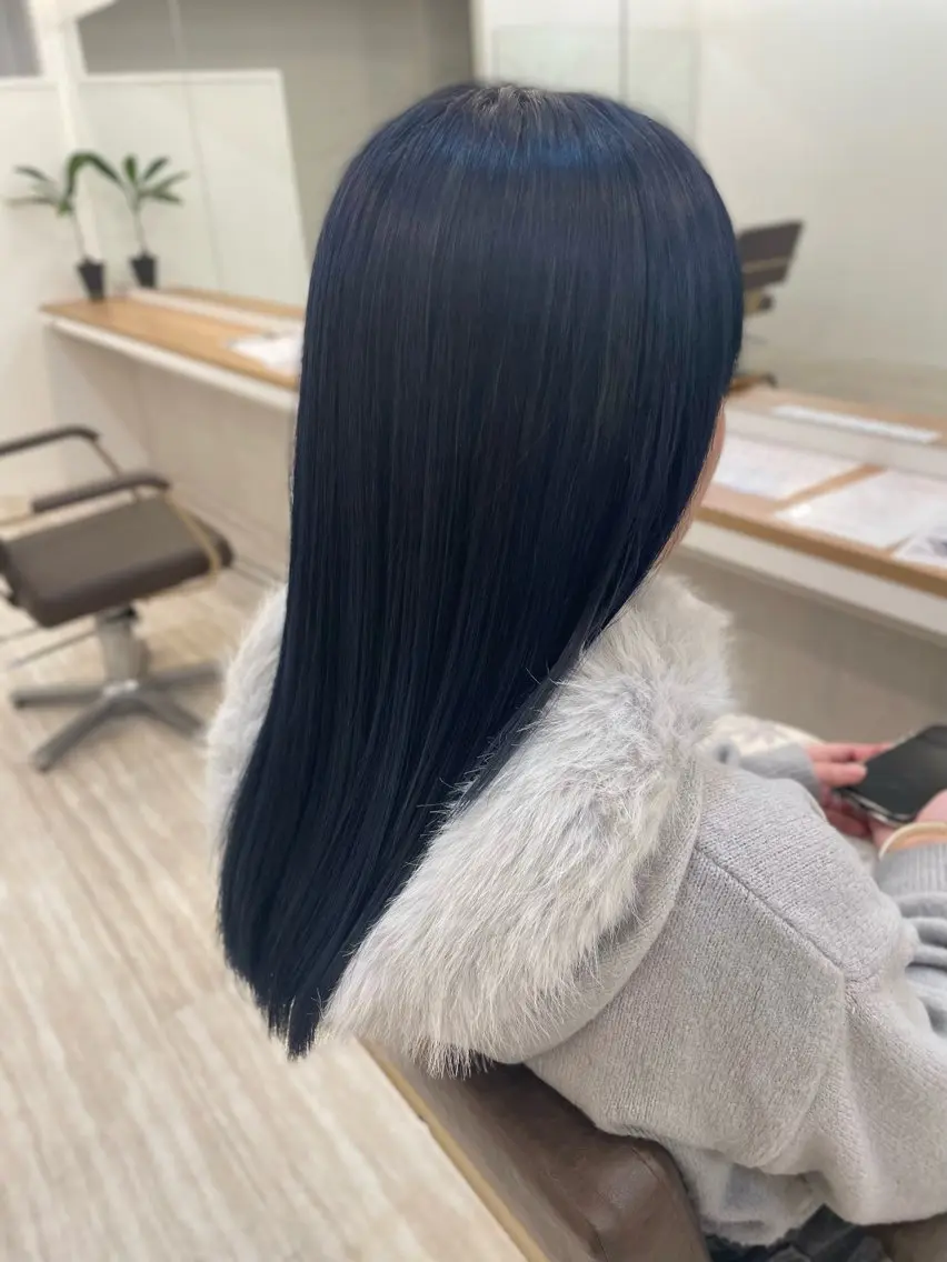 ロング カラー ブリーチ ブルーカラー ネイビーカラー カット ヘアカラー 山下柚奈 /ボブ/レイヤーのヘアスタイル