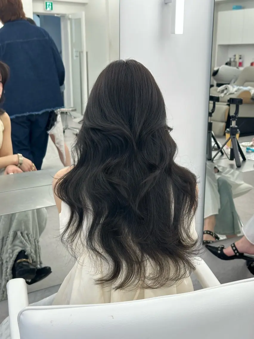 ヘアカラー🤍【トーンダウンのみ限定】透明感カラー+Aujuaトリートメント🫧の写真