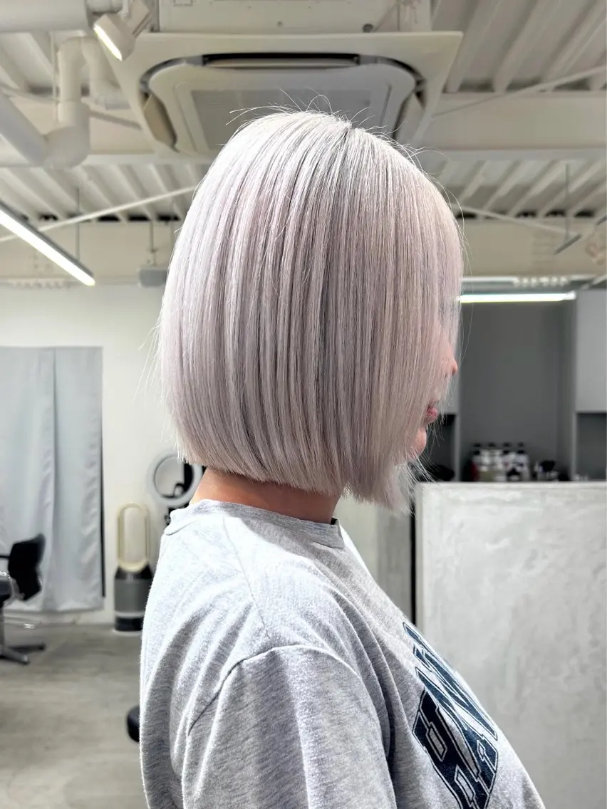 ショート カラー ボブ ヘアカラー トリートメント ito. ブリーチ/髪質改善のヘアスタイル