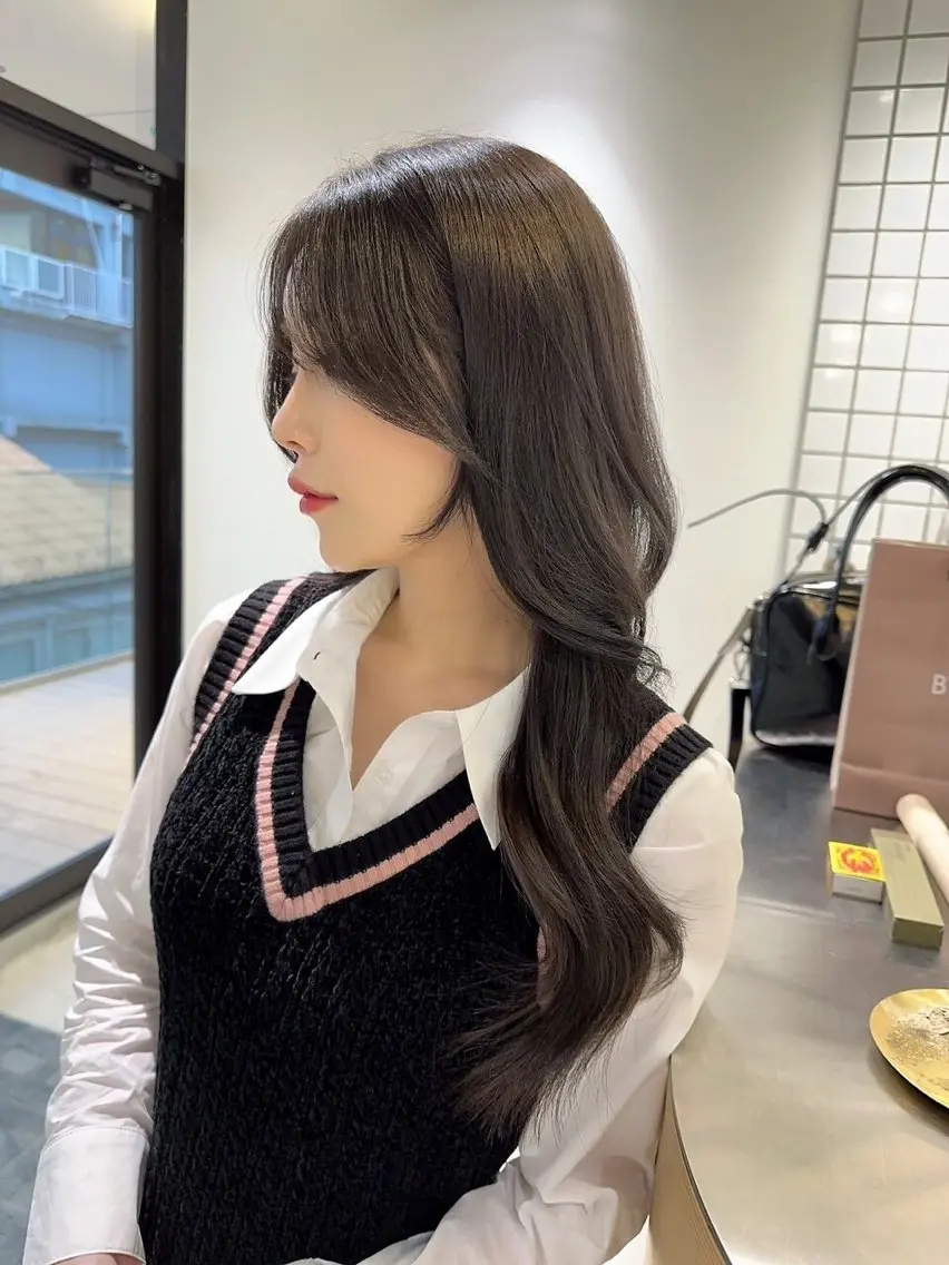 ロング 韓国風ヘア レイヤーカット hollo 原宿のヘアスタイル