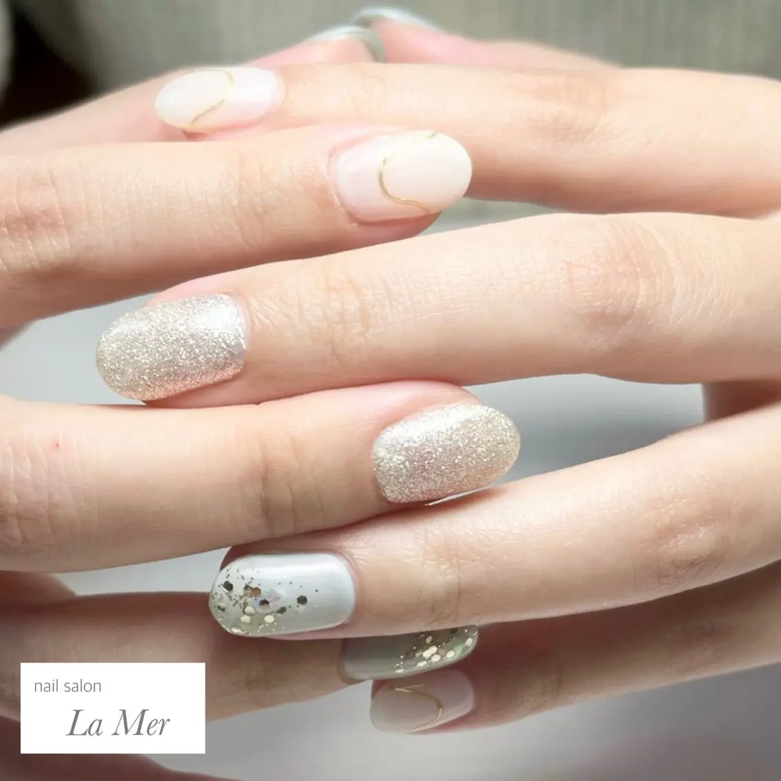ネイル ブルー ラメ(グリッター) ミラーネイル オフィスネイル シルバー ハンドネイル nailsalon La Merのネイルデザイン