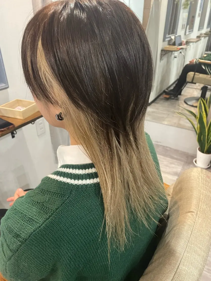 ミディアム シンプル 美容室のヘアスタイル