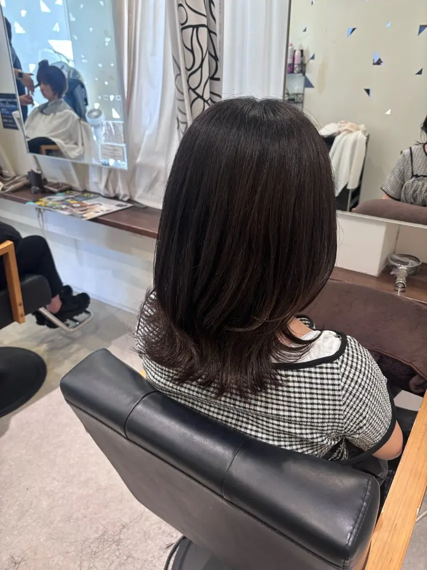 ミディアム 真鍋 月音のヘアスタイル
