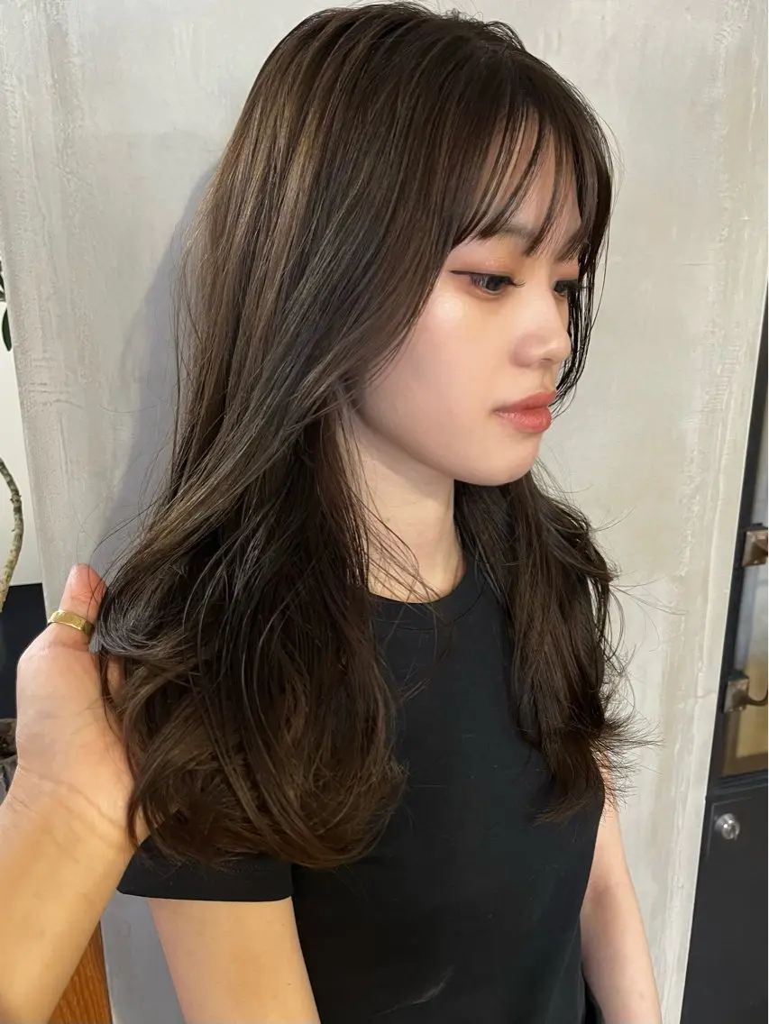 ロング カラー ブラウンカラー オリーブブラウン レイヤーカット カット ヘアカラー ヘッドスパ ボブ/顔周りレイヤー carlm:上川美幸のヘアスタイル