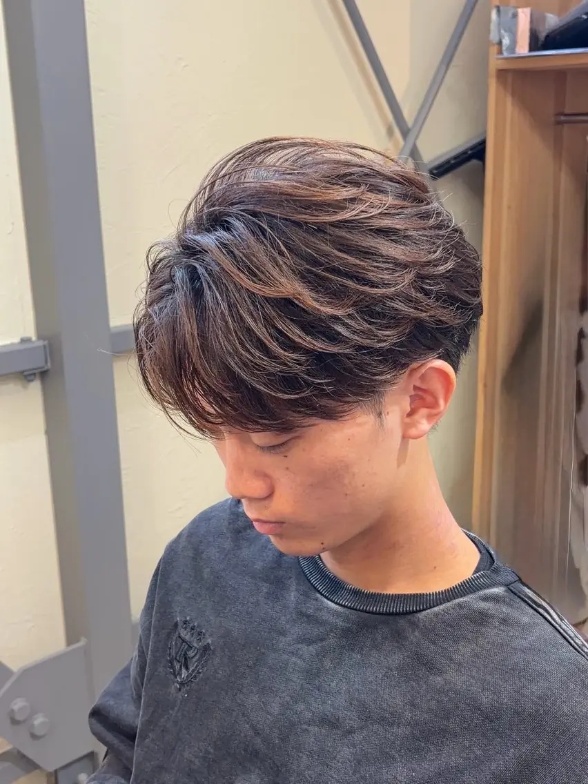 カラー パーマ メンズ フェザーパーマ メンズパーマ カット パーマ メンズ特化美容師 岩田拓海のヘアスタイル