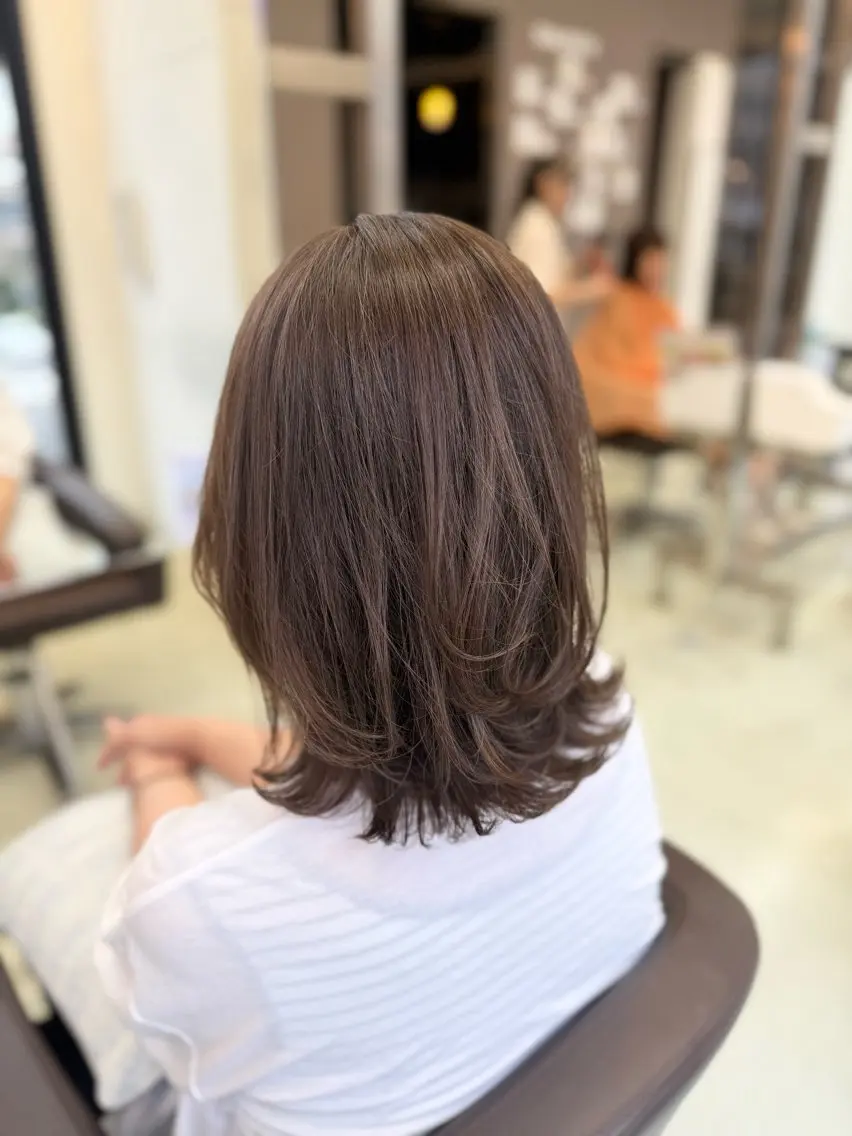 ミディアム カット ヘアカラー トリートメント 新井優馬｜絶壁解消 ショート・ボブのヘアスタイル