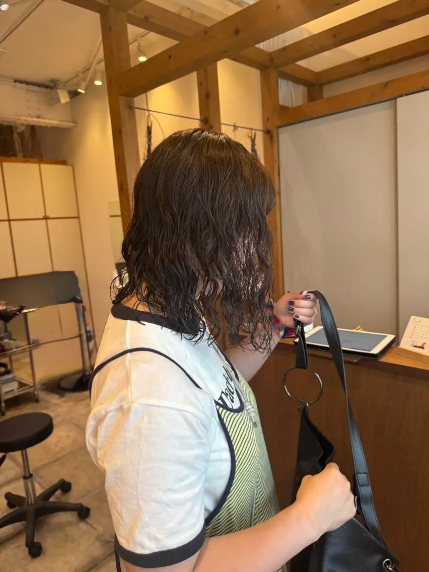 ミディアム カラー パーマ アッシュ アッシュグレー アッシュグレージュ グレージュ カット ヘアカラー トリートメント ENIF 大島 芽生のヘアスタイル