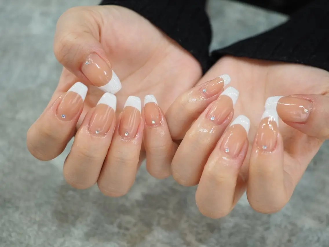 ネイル フレンチネイル シンプルネイル glaNje shioriのネイルデザイン