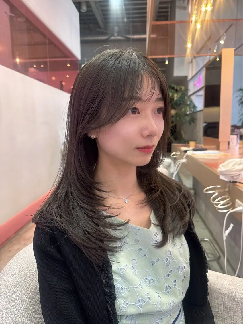 セミロング レイヤーカット 艶カラー✨レイヤー 𝐚𝐲𝐚𝐤𝐚のヘアスタイル