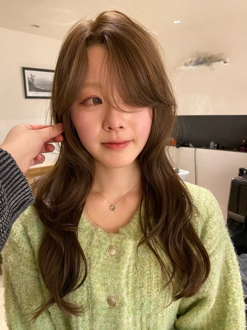ロング カラー カット ヘアカラー ナチュラルヘア🫧 ナナミのヘアスタイル