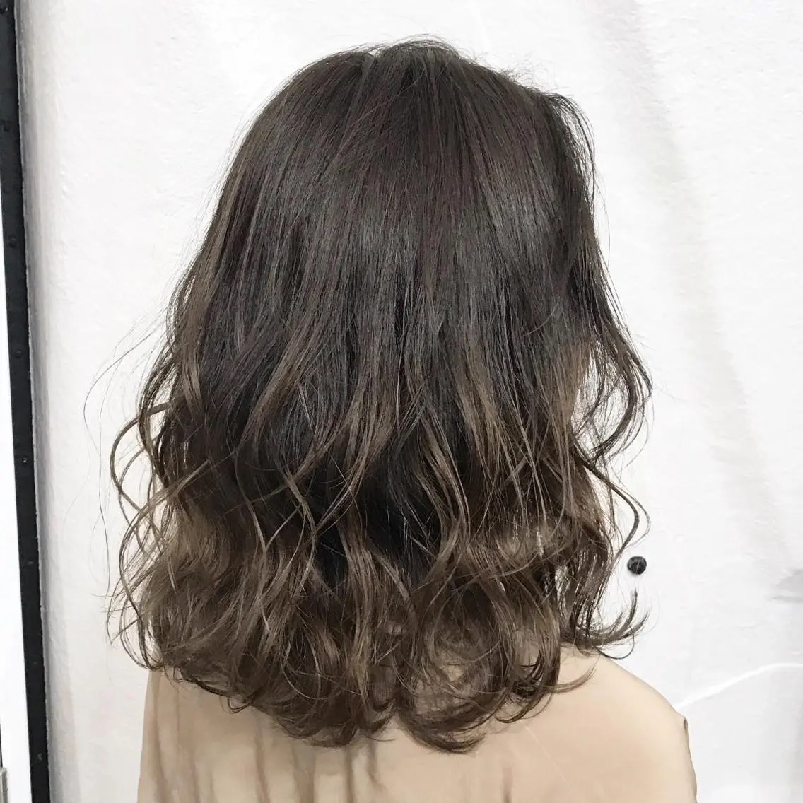 カラー アッシュ アッシュグレー アッシュグレージュ ブリーチ グラデーションカラー K-POP好き美容師 🇰🇷Kai.Yのヘアスタイル