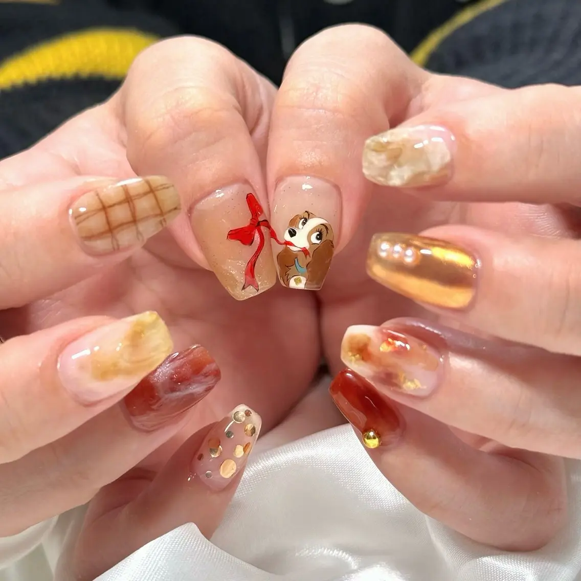 ネイル アートネイル ブラウン ニュアンスネイル ハンドネイル 【OKIKA】 らん🦖🌈🧡のマツエク・マツパデザイン