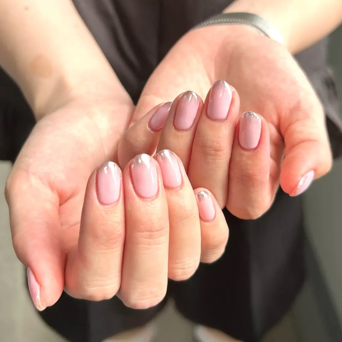 ネイル グラデーション ミラーネイル ピンク shine'an fuka🌿🫧のネイルデザイン
