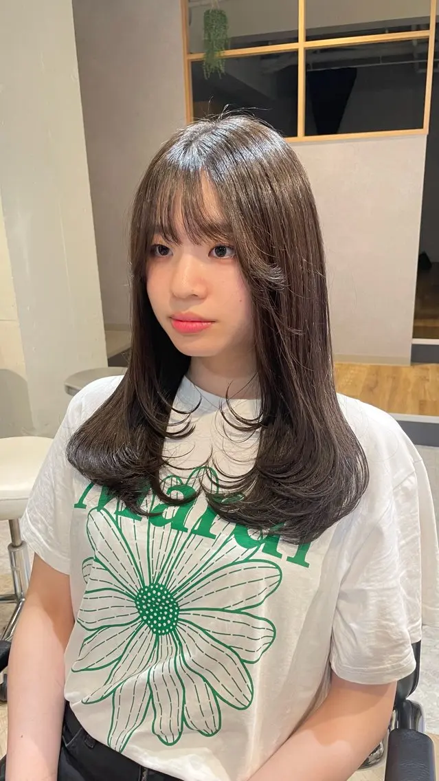 ロング タニ アカリのヘアスタイル