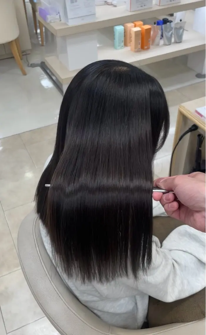 【うねり広がり気になる方！】毛先カット＋縮毛矯正＋高保湿トリートメント✨の写真