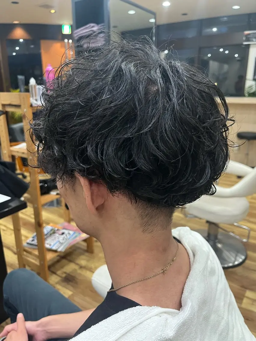 メンズ メンズパーマ カット パーマ 関 紫雲（ｾｷﾚﾝｹﾞ）のヘアスタイル