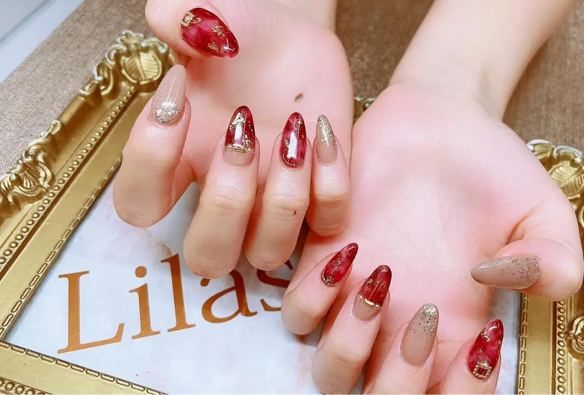 ネイル ボルドー フットネイル ジェルネイル ゴールド ラメ(グリッター) Lilas Nailのネイルデザイン