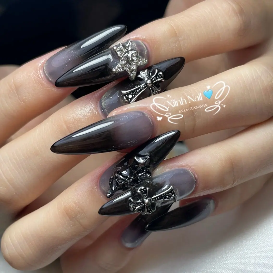 ネイル チークネイル 長さ出し フットネイル ジェルネイル 卒業式 𝓐𝓷𝓻𝓲 XiinhNailのネイルデザイン
