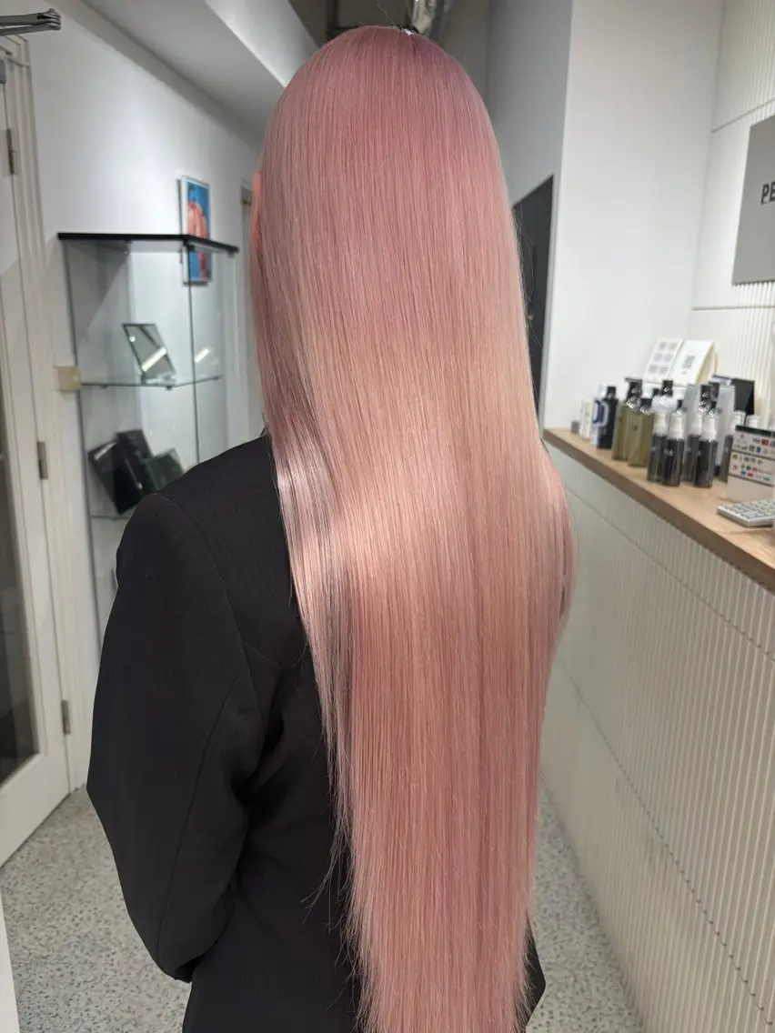ロング ロング ヘアカラー PELE  原宿 airiのヘアスタイル