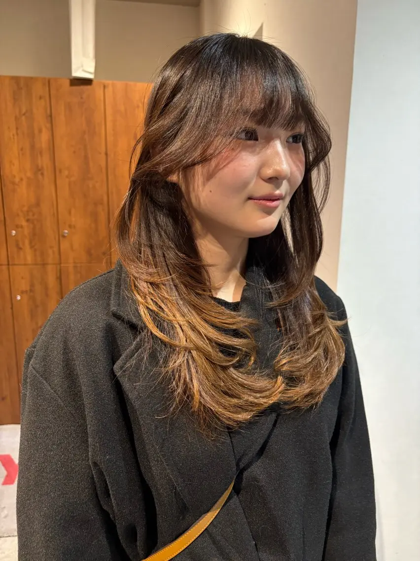 ロング レイヤーカット 海外レイヤー/赤み 消しカラー/上原聖奈のヘアスタイル