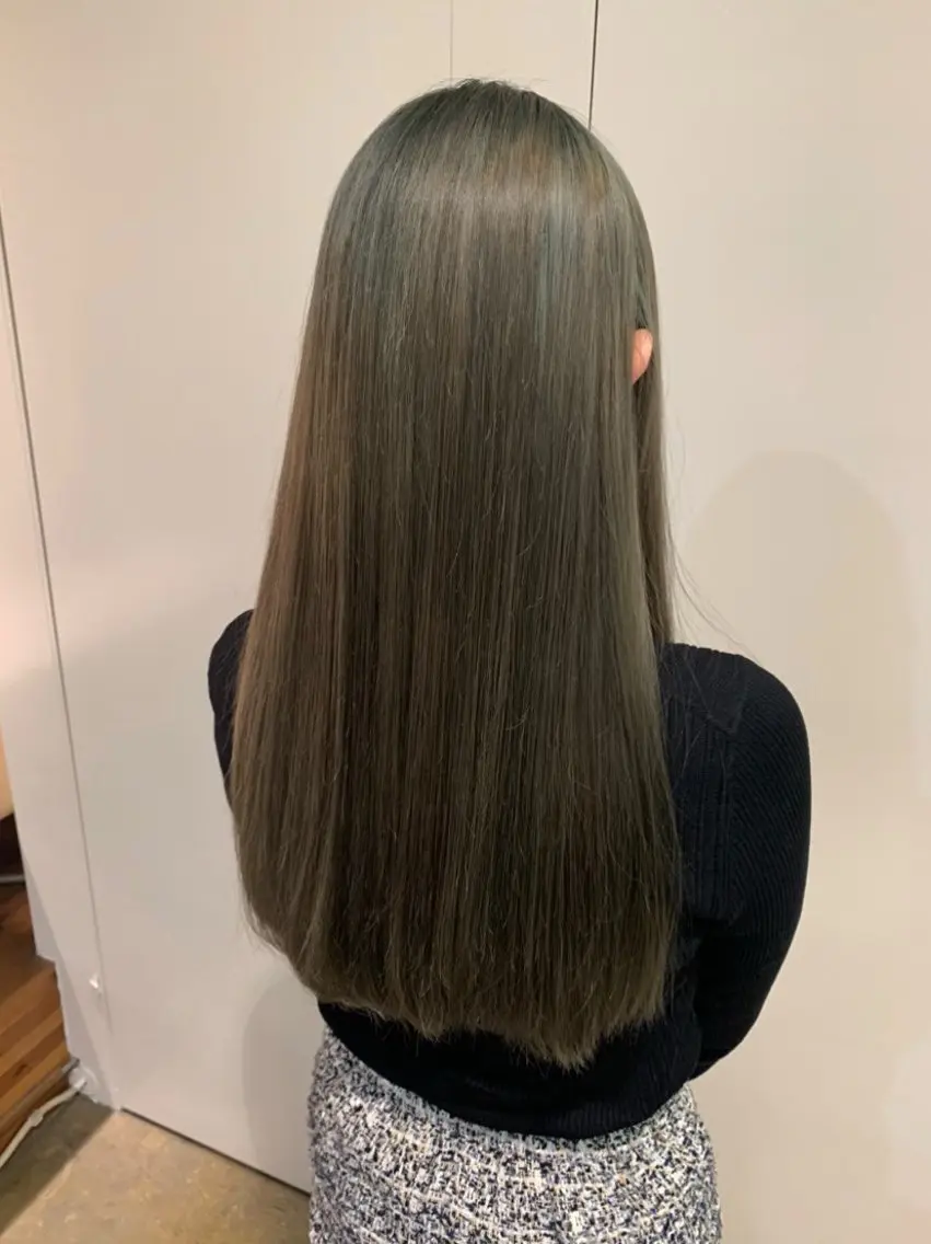 カラー ブリーチ ダブルカラー グレージュ オリーブグレージュ オリーブグレー 中村 碧のヘアスタイル
