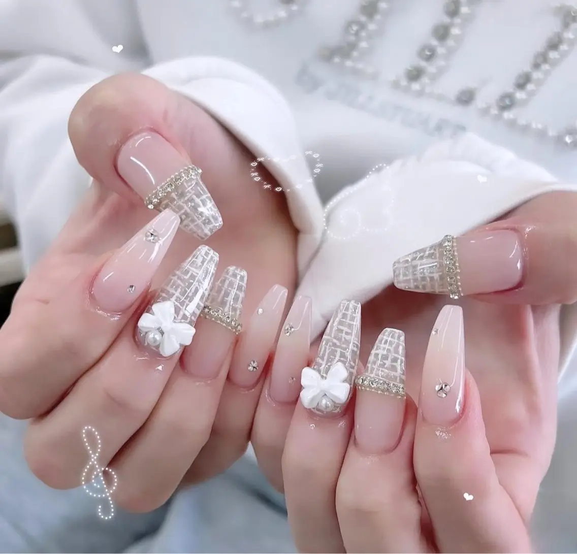 ネイル フレンチネイル キラキラネイル マグネットネイル ミラーネイル ニュアンスネイル ハンドネイル Tira Nailのネイルデザイン