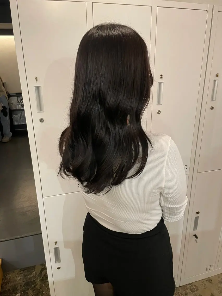 ロング レイヤーカット 似合わせカット カット ヘアカラー トリートメント 梅田｜赤み消しオリー ブ/顔まわりレイヤーのヘアスタイル