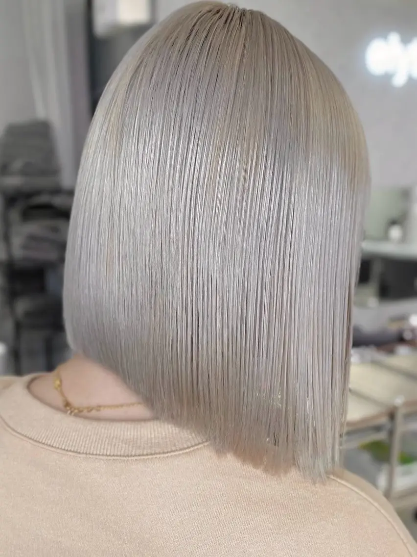 ショート カラー シールエクステ ベージュカラー ブリーチ ダブルカラー ハイトーンカラー カット ヘアカラー ヘアサロンelyts 表参道店のヘアスタイル