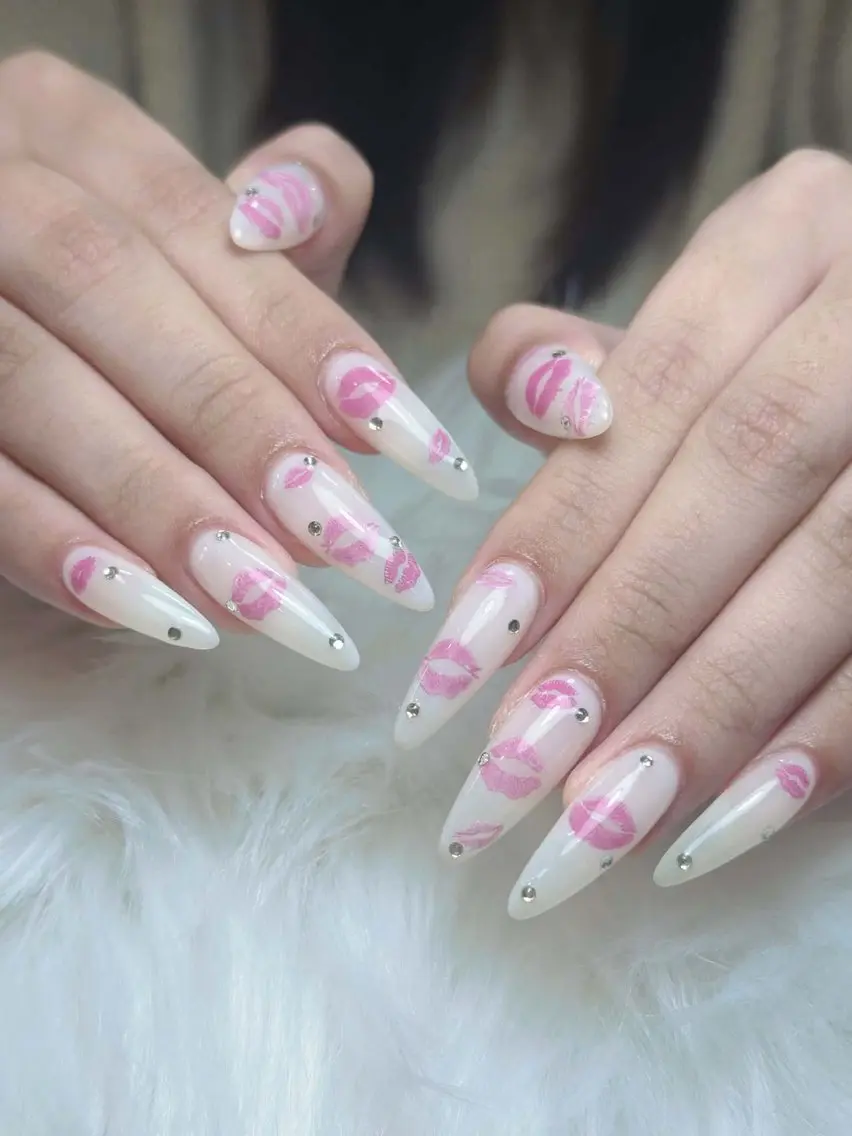 ネイル チークネイル ドット フレンチネイル グラデーション 韓国ネイル ハンドネイル Lisa Nail Salonのネイルデザイン